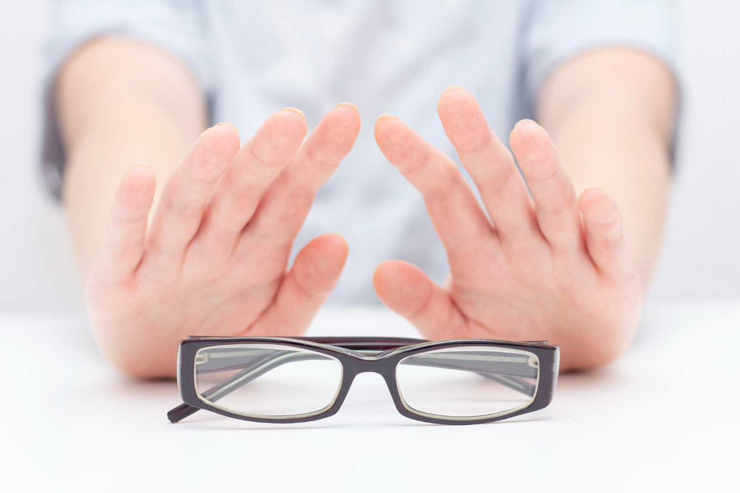Glass-free clarity